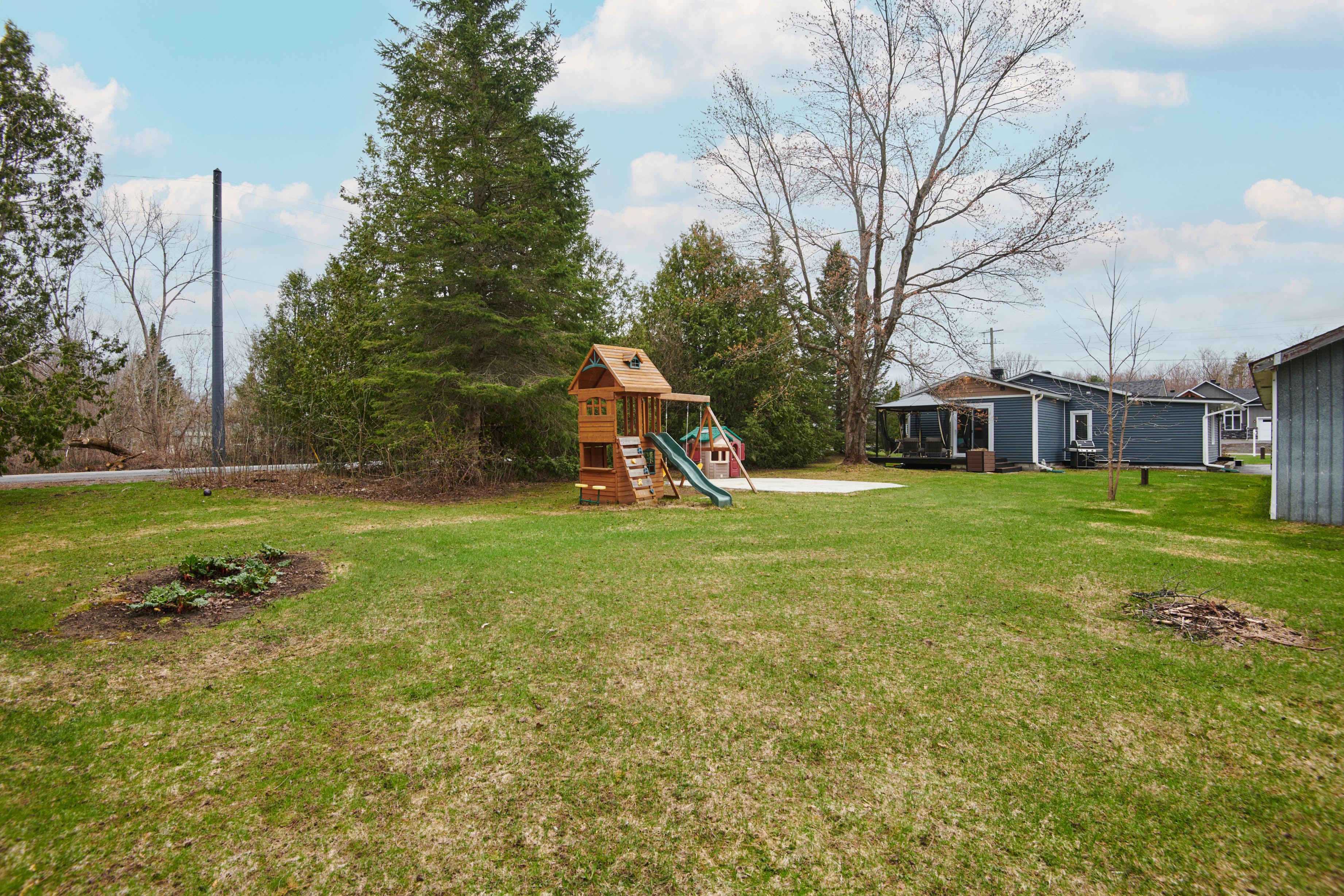 1943 Landry Street Clarence Creek London House Photography
