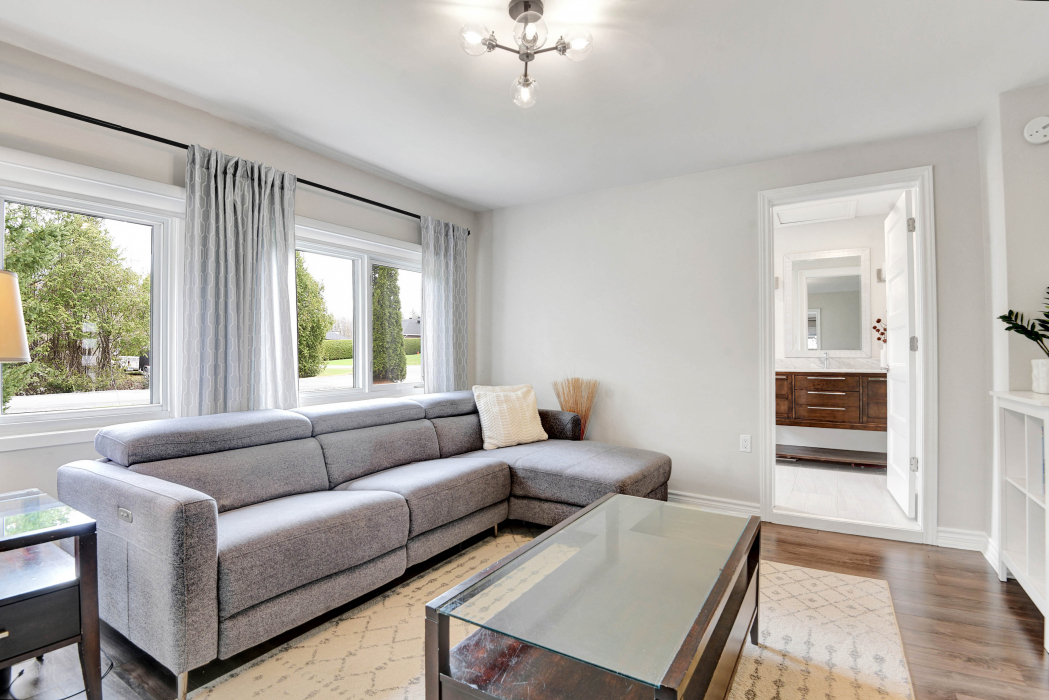 1943 Landry Street Clarence Creek London House Photography