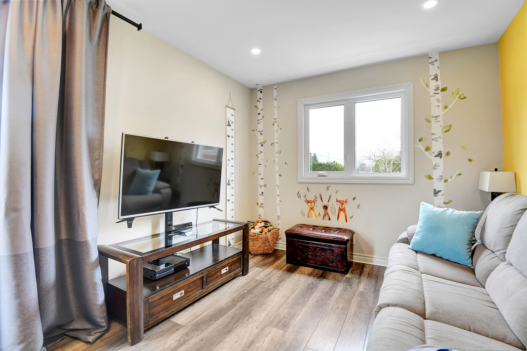 1943 Landry Street Clarence Creek London House Photography