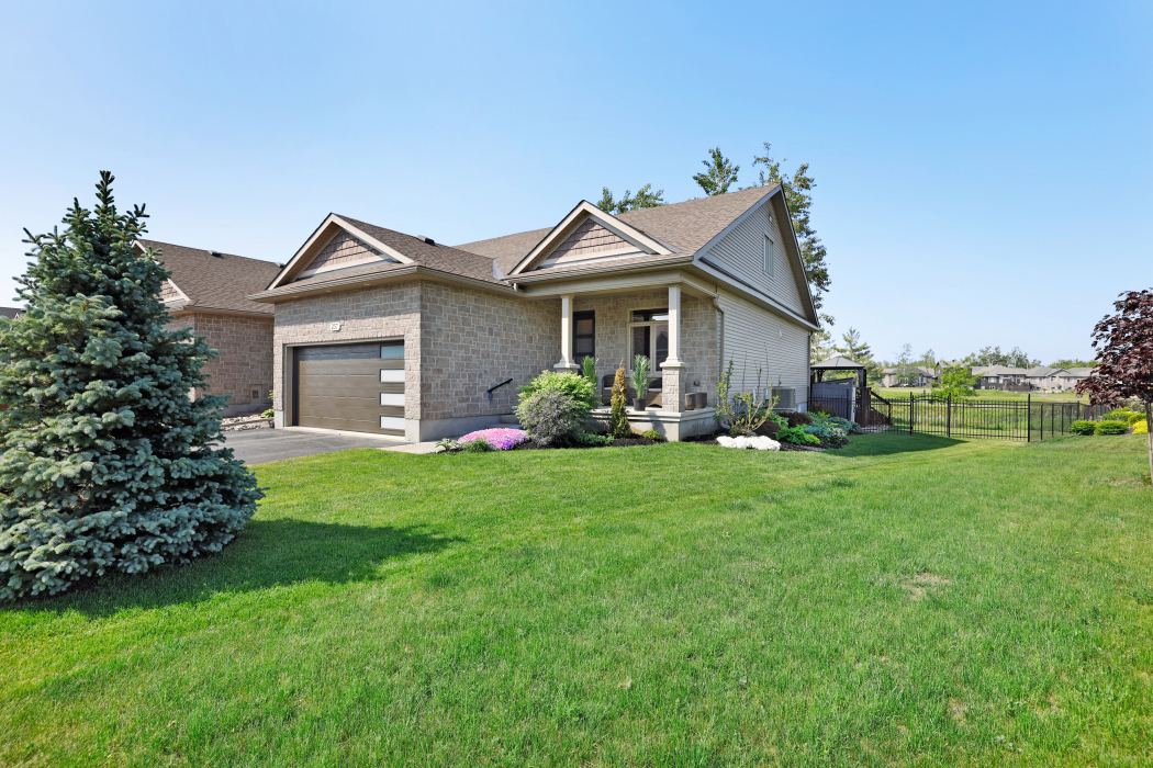 237 Royal Landing Gate Kemptville London House Photography