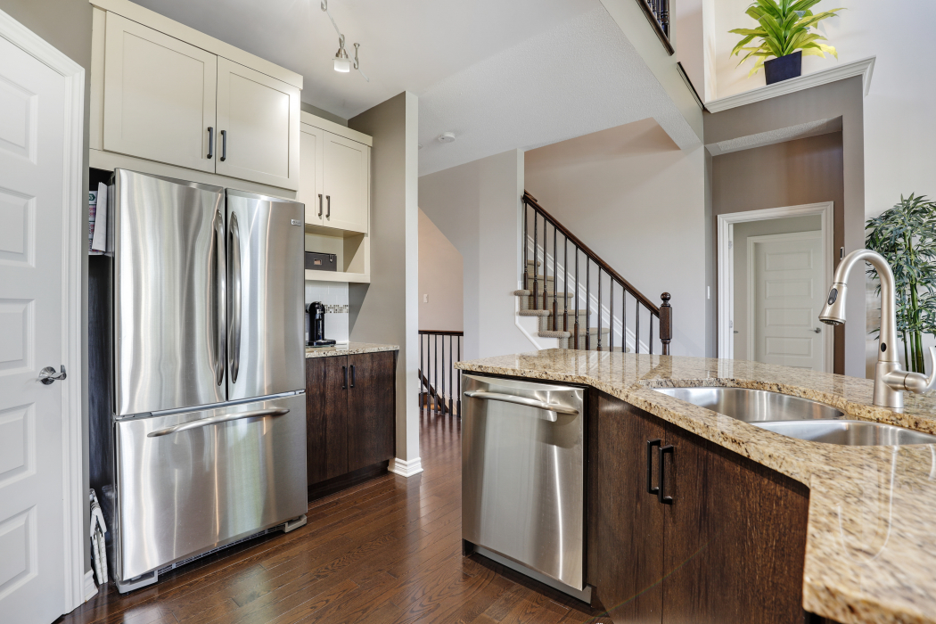 237 Royal Landing Gate Kemptville London House Photography