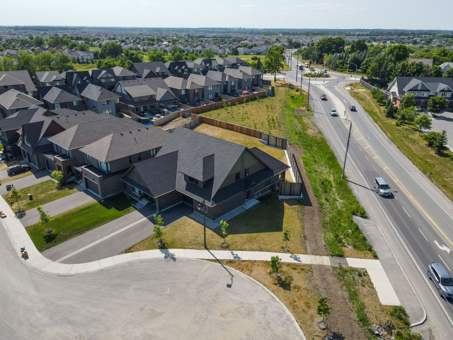 121 Stanhope Court Ottawa London House Photography