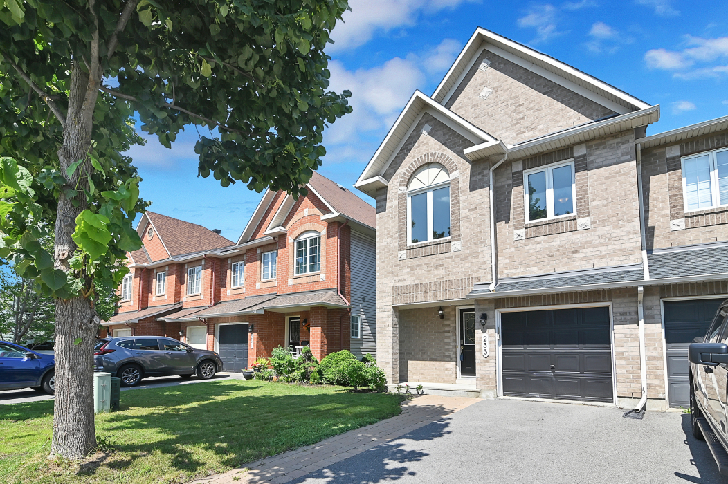 233 Cresthaven Drive Ottawa London House Photography