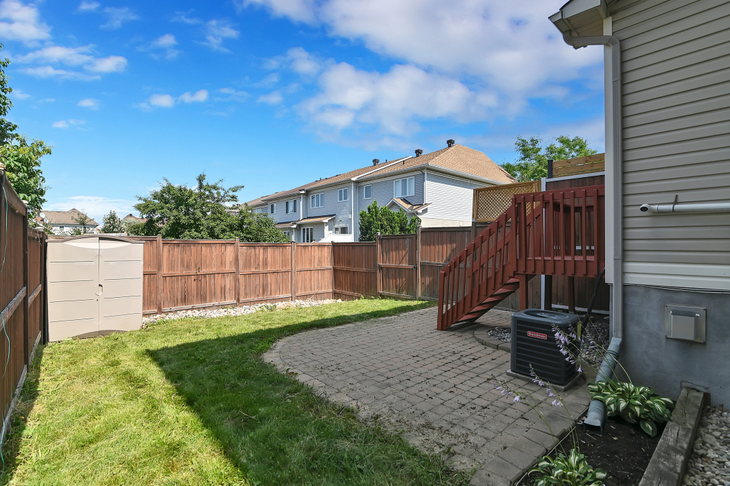 233 Cresthaven Drive Ottawa London House Photography