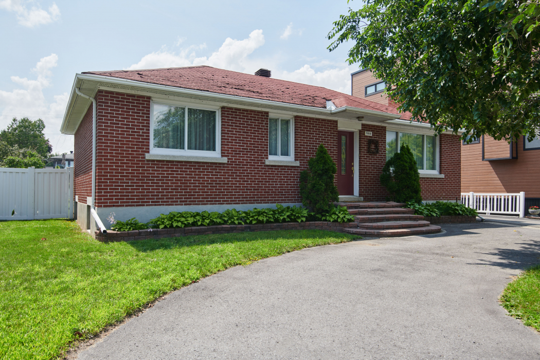 944 Woodroffe Avenue Ottawa London House Photography